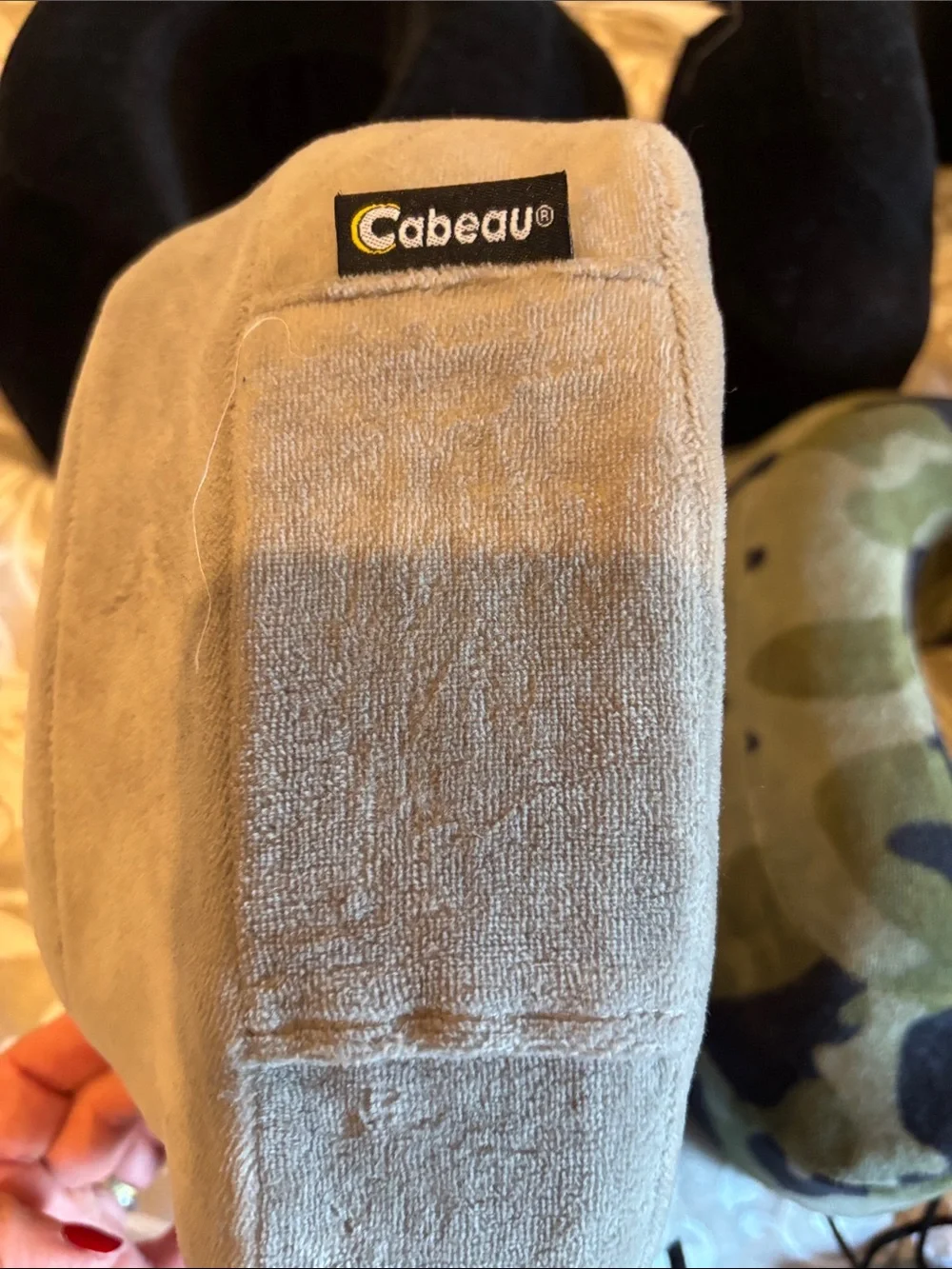 Plush Travel Neck Pillow Set in Black, Gray & Camouflage - Cabeau original pillo